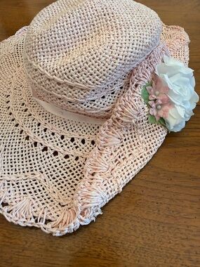 Women’s Straw Sun Hat with Floral Accent - Pink